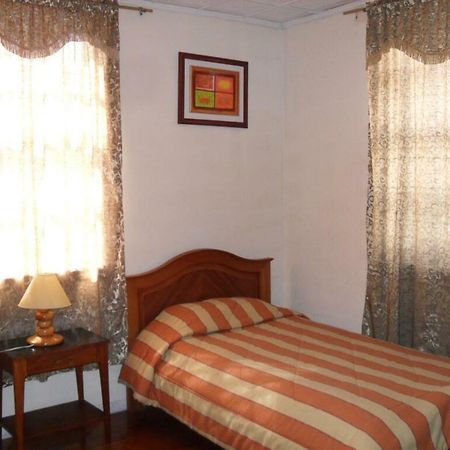 Volunteer House Hotel Кито Екстериор снимка