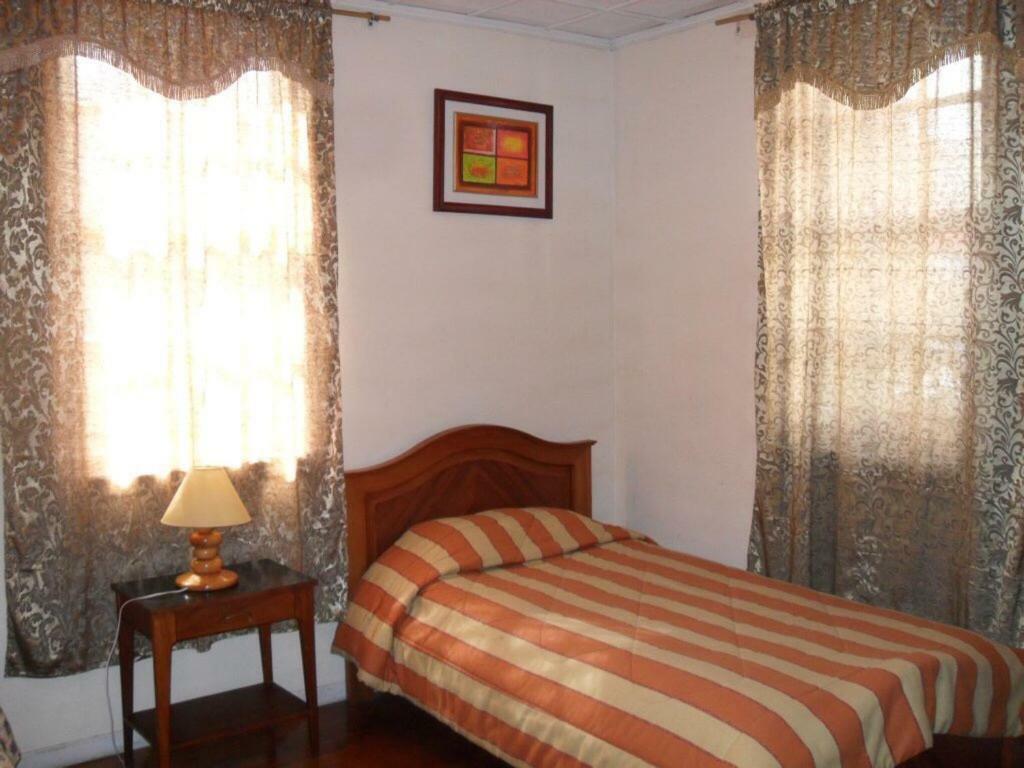 Volunteer House Hotel Кито Екстериор снимка